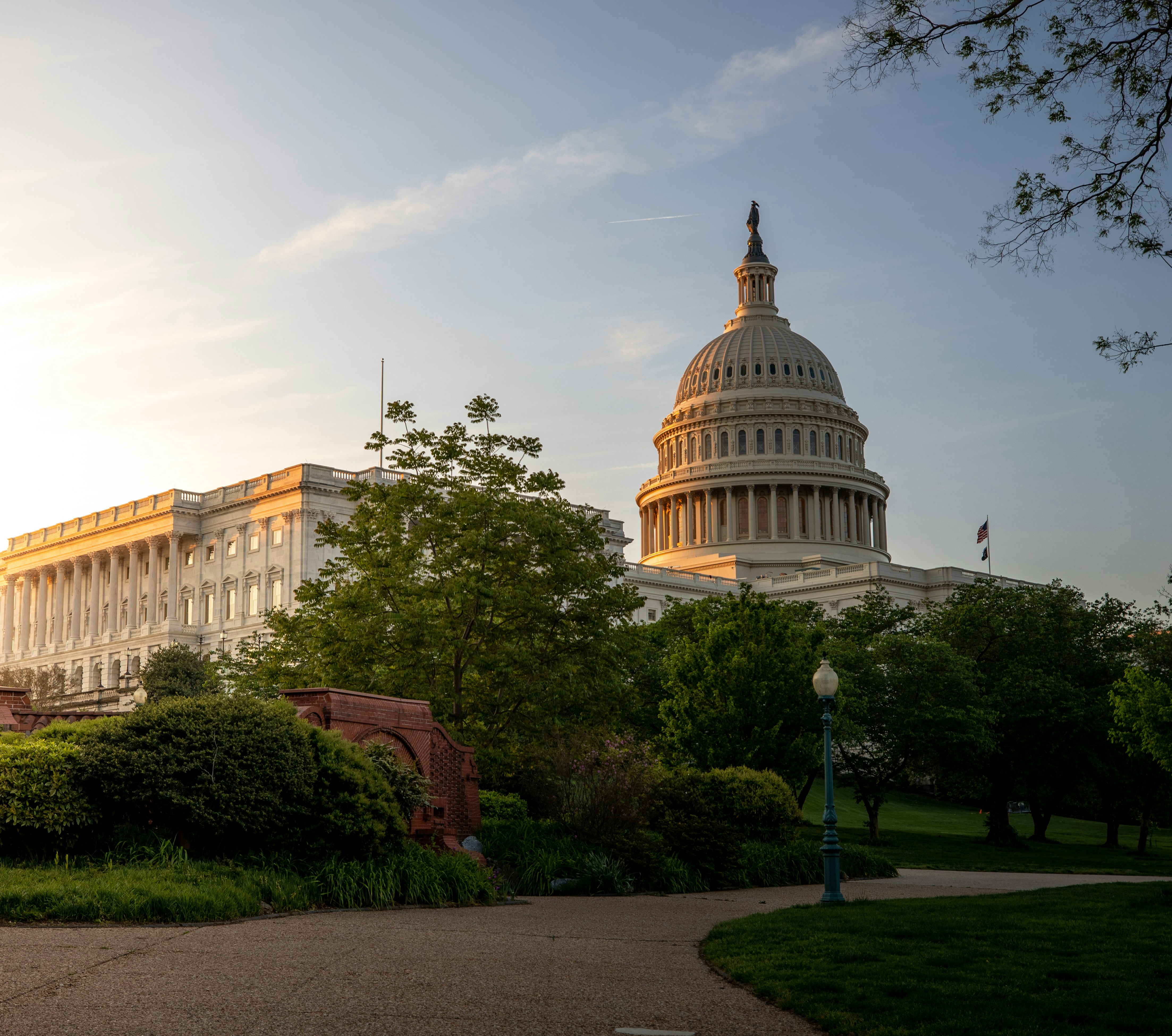 U.S. Capitol Building to cue blog on wrap rate for government contractors