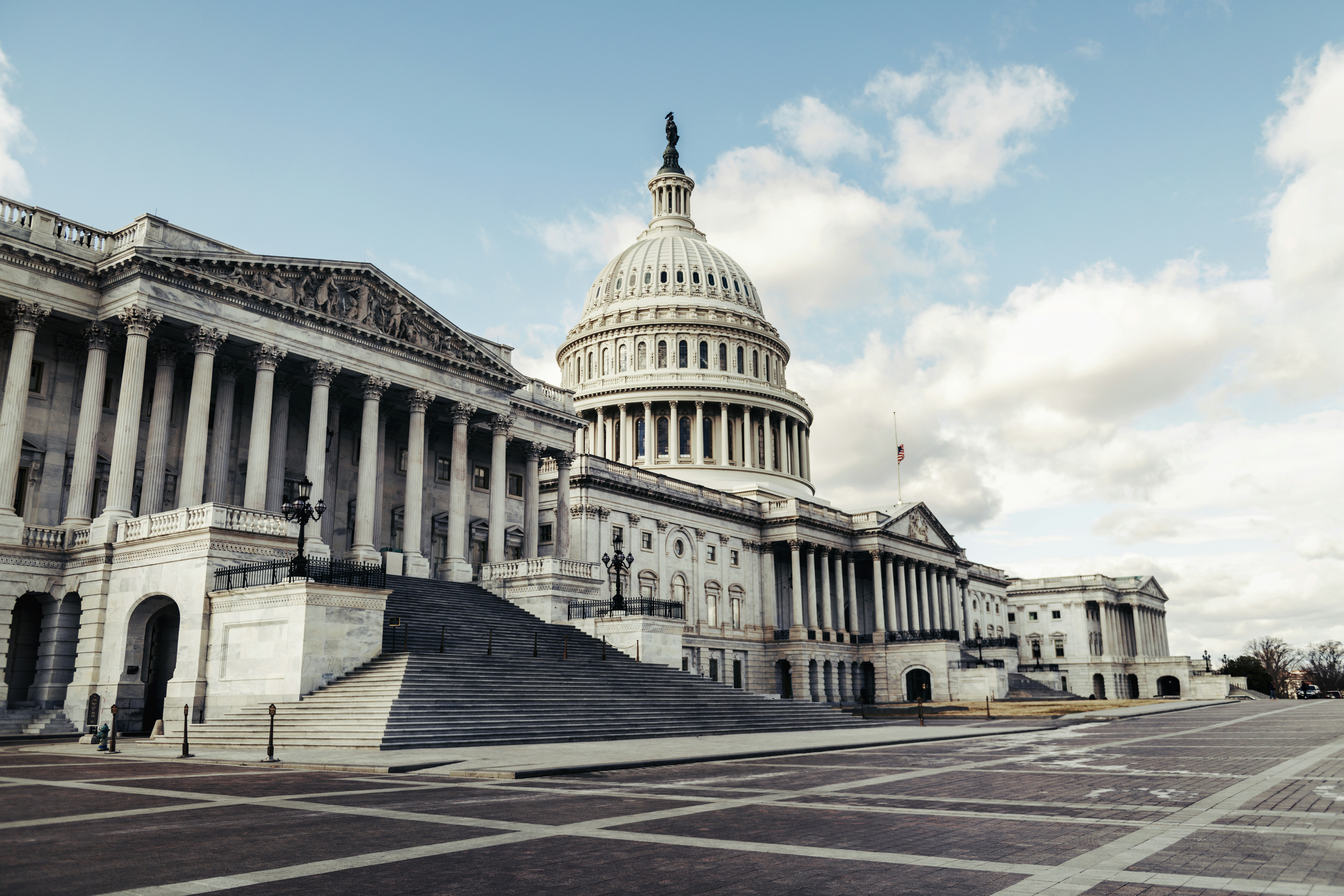 U.S. Capitol Building to illustrate federal grant compliance and grant tracking